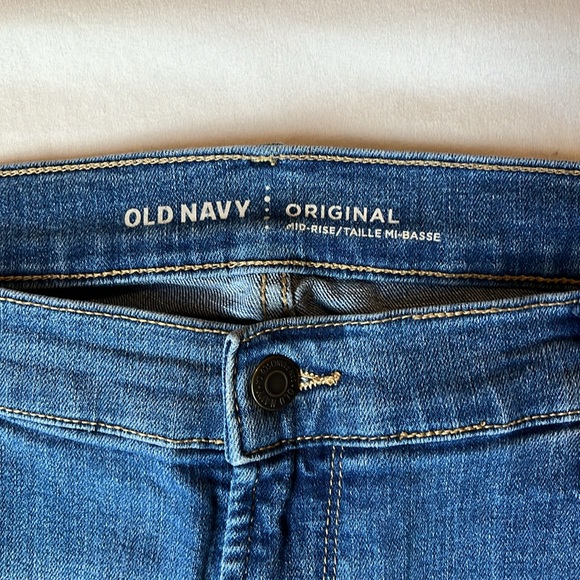 Old Navy women’s 14 regular blue jeans - Picture 4 of 5
